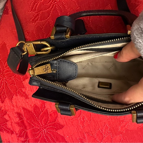 Guess handbag - Picture 3 of 8